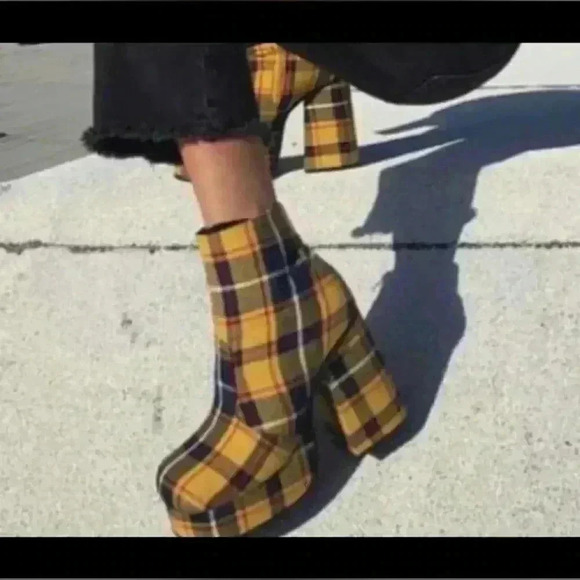 UNIF Yellow Y2K Plaid Platform Boots Women’s Size 9 - Picture 2 of 7